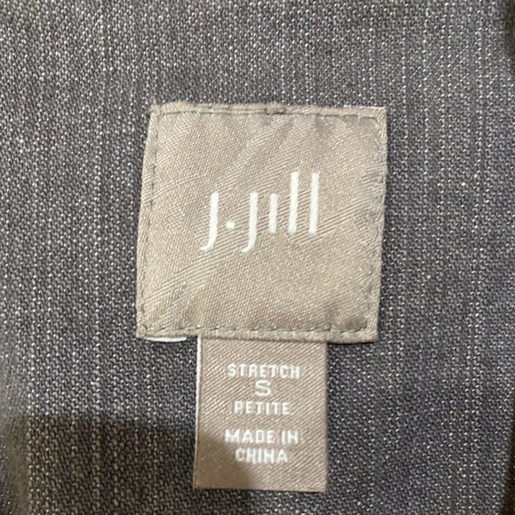 J Jill gray denim jacket with 3/4 sleeves- size small- - Picture 3 of 3